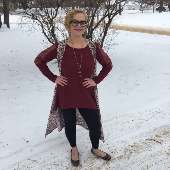 Premise Lace-sleeve Sharkbite hem Lightweight Sweater - Picture 4 of 4